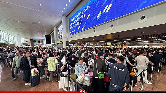 ইউরোপজুড়ে শত শত ফ্লাইট বাতিল