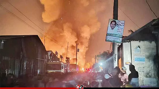 ঝুটের গুদামে আগুন, নিয়ন্ত্রণে ফায়ার সার্ভিসের ৫ ইউনিট