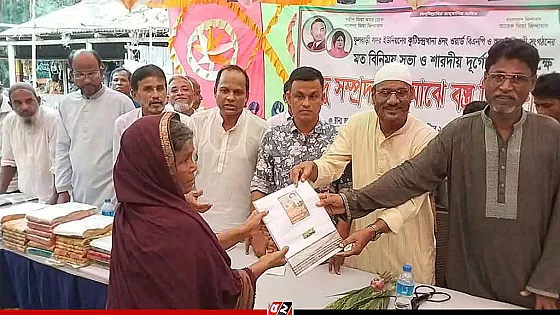 শারদীয় দুর্গোৎসব উপলক্ষে হিন্দু সস্প্রদায়ের মাঝে বস্ত্র বিতরণ 