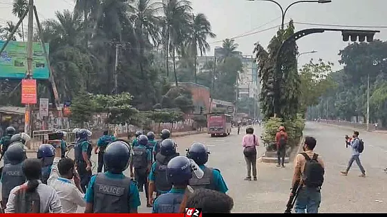 জুলাই যোদ্ধাদের সঙ্গে পুলিশের সংঘর্ষ, মানিক মিয়া এভিনিউ রণক্ষেত্র 