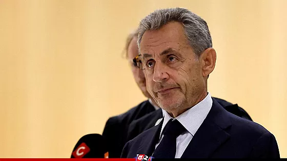 ৫ বছরের সাজাভোগ করতে কারাগারে গেলেন ফ্রান্সের সাবেক প্রেসিডেন্ট