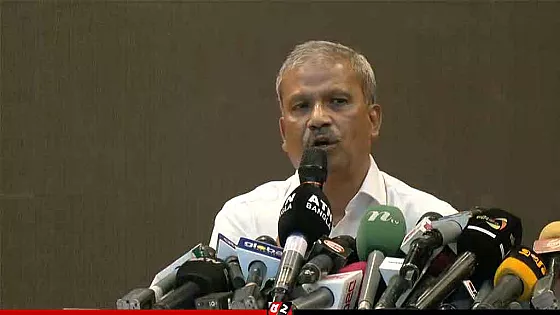 বিভিন্ন মামলায় পলাতক ব্যক্তিরা নির্বাচনে অংশ নিতে পারবে না : আইন উপদেষ্টা