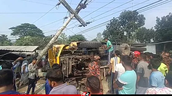 ট্রাক-অটোভ্যান সংঘর্ষে স্কুলশিক্ষার্থীসহ নিহত ৩   
