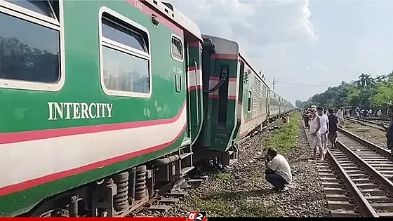 গাজীপুরে ট্রেনের বগি লাইনচ্যুত