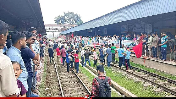 ৮  দাবিতে সিলেট ও মৌলভীবাজারে রেলপথ অবরোধ করে বিক্ষোভ