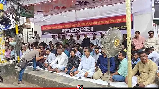 চট্রগ্রাম বন্দর বিদেশিদের হাতে ইজারার সিদ্ধান্তের প্রতিবাদে অনশন 