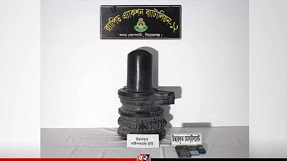 কষ্টি পাথরের শিবলিঙ্গসহ তিন পাচারকারী গ্রেপ্তার
