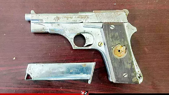 পুকুর পাড়ে মিললো বিদেশি পিস্তল ও ম্যাগাজিন