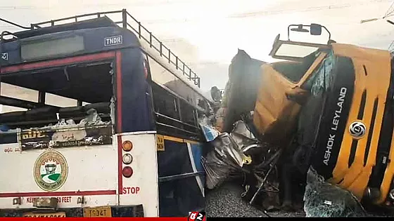 ভারতে ভয়াবহ সড়ক দুর্ঘটনায় ১৯ জনের প্রাণহানি