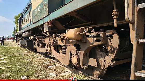 গোয়ালন্দে ট্রেনের ইঞ্জিন লাইনচ্যুত