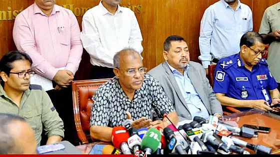 কার্গো ভিলেজ থেকে অস্ত্র চুরির বিষয়টি নিশ্চিত নই : স্বরাষ্ট্র উপদেষ্টা