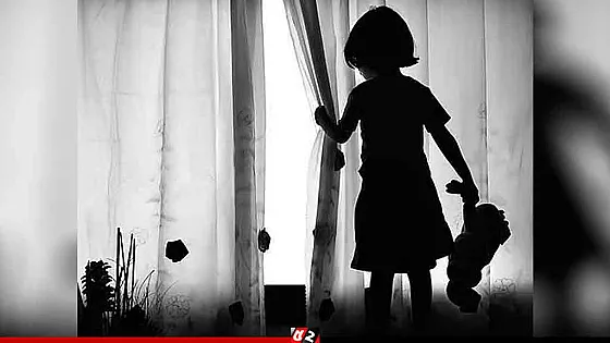 গভীর রাতে ৪ বছরের ঘুমন্ত শিশুকে তুলে নিয়ে ধর্ষণ