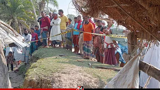 খাটে স্ত্রী, মেঝেতে পড়ে ছিলো স্বামীর মরদেহ