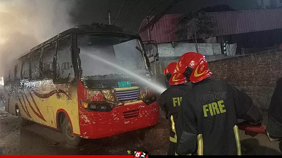 গাজীপুরে আরও দুই বাসে অগ্নিসংযোগ