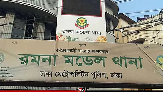 থানার সামনে পুলিশের গাড়িতে আগুন