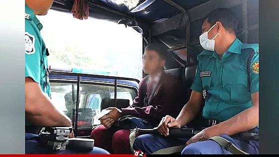 ধানমন্ডি ৩২ থেকে ‘সন্দেহভাজন’ কিশোর আটক