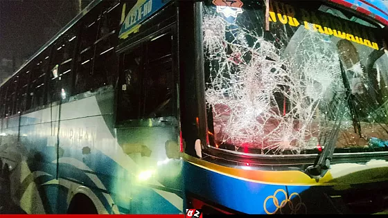 ছাত্র-শ্রমিক সংঘর্ষে বরিশাল রণক্ষেত্র, অর্ধশতাধিক বাস ভাঙচুর