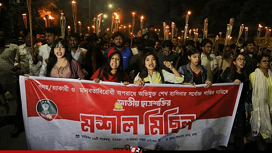 শেখ হাসিনার সর্বোচ্চ শাস্তির দাবিতে রাজধানীতে মশাল মিছিল