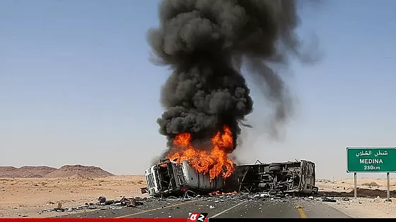 সড়ক দুর্ঘটনায় একই পরিবারের ১৮ ওমরাহযাত্রী নিহত