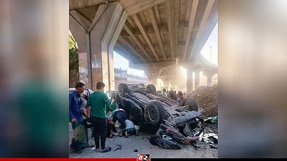 এক্সপ্রেসওয়ের রেলিং ভেঙে নিচের সড়কে গাড়ি, নিহত ১