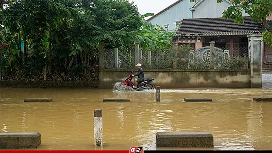 ভিয়েতনামে আকস্মিক বন্যায় ৯০ জনের মৃত্যু, নিখোঁজ অন্তত ১২