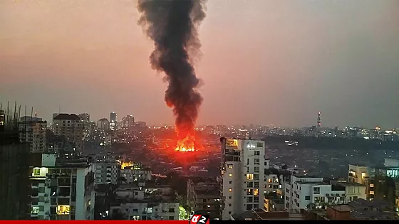 রাজধানীর কড়াইল বস্তিতে আগুন 