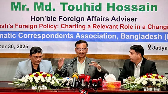 দেশে আসতে চাইলে তারেক রহমানকে সরকার ওয়ান টাইম পাস দিবে : পররাষ্ট্র উপদেষ্টা