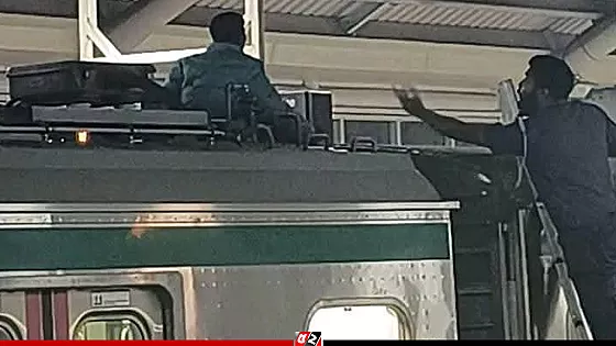 মেট্রোরেলের ছাদে এক ব্যক্তি, ট্রেন চলাচল বন্ধ