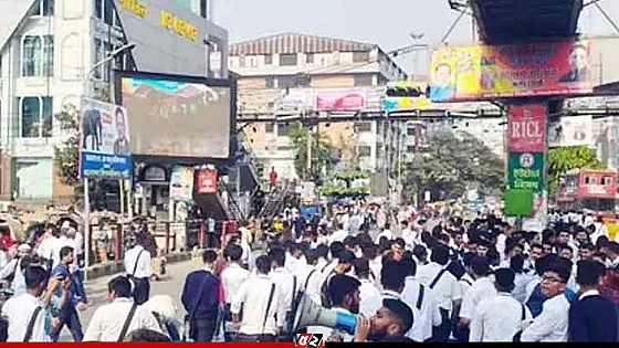 সায়েন্সল্যাব ছেড়েছেন ঢাকা কলেজের শিক্ষার্থীরা