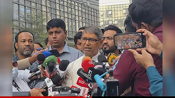 বর্তমানে খালেদা জিয়া ভেন্টিলেশন সাপোর্টে আছেন : আজম খান