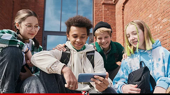 এবার হাইস্কুলে মোবাইল ফোন নিষিদ্ধ করছে ফ্রান্স