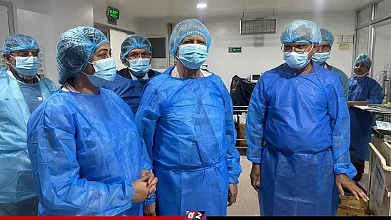 খালেদা জিয়াকে দেখতে এভারকেয়ারে প্রধান উপদেষ্টা