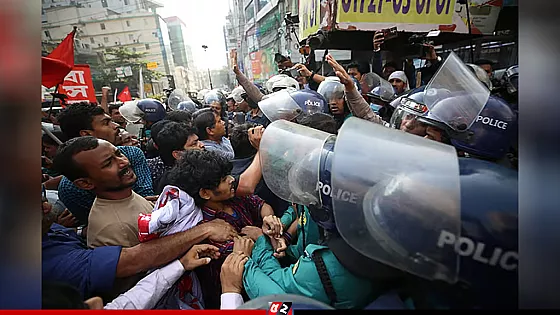 যমুনা অভিমুখে বাম দলগুলোর মিছিলে পুলিশের লাঠিচার্জ