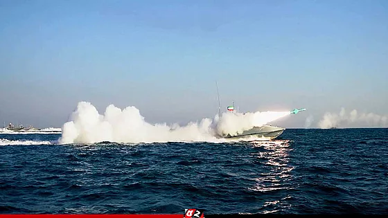   ব্যালিস্টিক-ক্রুজ ক্ষেপণাস্ত্রের সফল পরীক্ষা চালাল আইআরজিসি