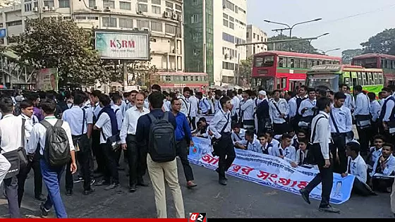 শাহবাগ ছাড়লেন ৫ কলেজের শিক্ষার্থীরা