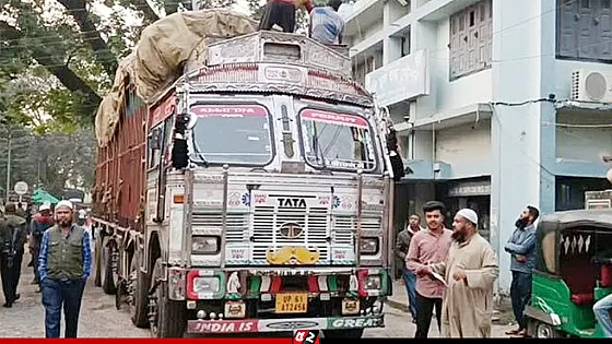 ভারত থেকে আমদানির খবরে একদিনেই পেঁয়াজের দাম কমেছে ৪০ টাকা