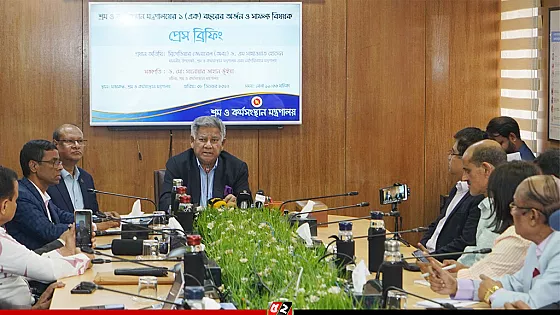 চট্টগ্রাম বন্দর সোনার ডিম পাড়া মুরগির মতো : নৌ উপদেষ্টা