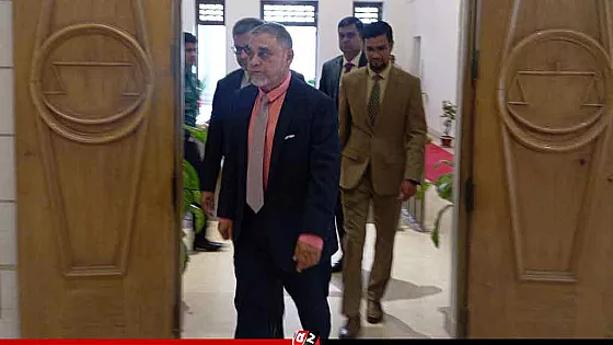 একান্ত বৈঠকে বসেছেন প্রধান বিচারপতি ও সিইসি