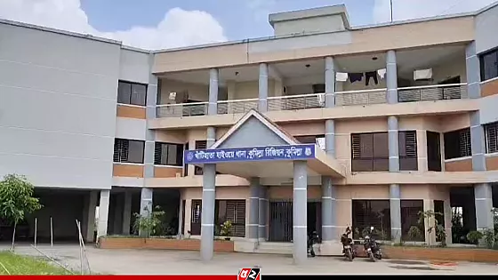 তেলবাহী লরি খাদে, হেলপার নিহত