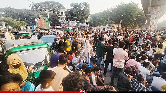 আইজিপিকে অপসারণের দাবিতে শাহবাগ অবরোধ