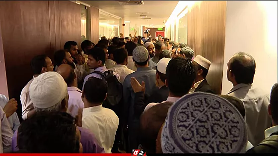 ৬ ঘণ্টা পর পুলিশি পাহারায় সচিবালয় ছাড়লেন অর্থ উপদেষ্টা