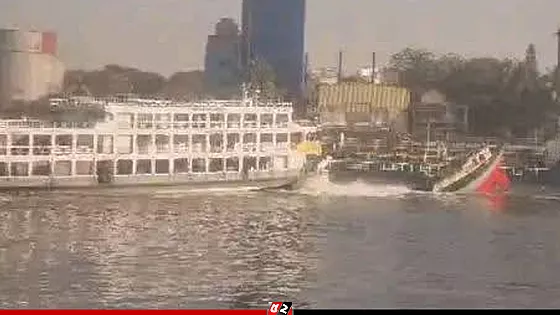 যাত্রীবাহী লঞ্চের ধাক্কায় বালুভর্তি বাল্কহেড ডুবি