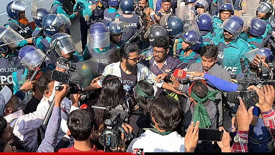 ভারতীয় সহকারী হাই কমিশন কার্যালয় ঘেরাওয়ে পুলিশের বাধা