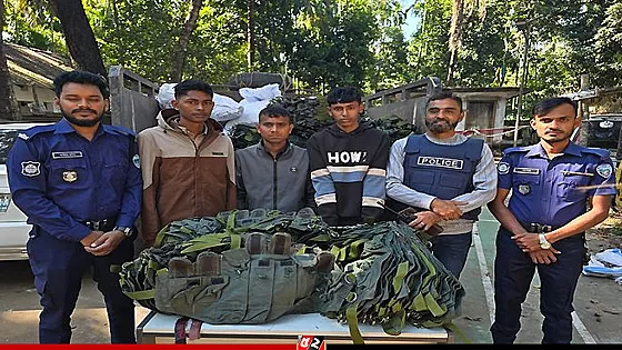 আরাকান আর্মির জন্য সরঞ্জাম পাচারকালে ৩ জন গ্রেপ্তার