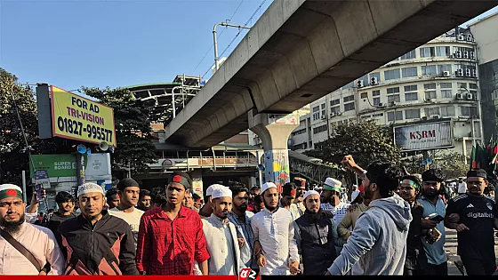 হাদি হত্যাকাণ্ডের প্রতিবাদে শাহবাগে জড়ো হচ্ছে শিক্ষার্থীরা