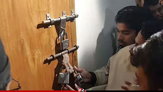 রাবিতে আওয়ামীপন্থি ডিনদের অফিসে তালা   