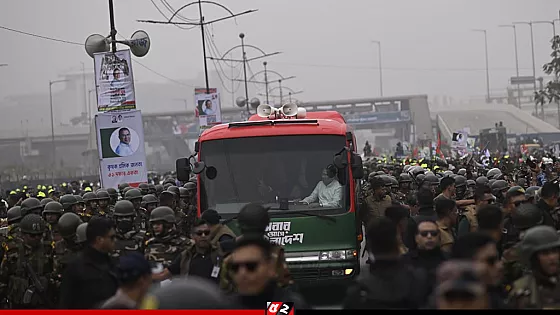 মাকে দেখতে এভারকেয়ারের পথে তারেক রহমান