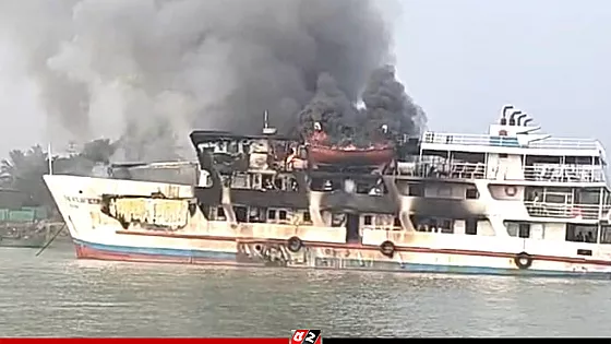 সেন্ট মার্টিনগামী জাহাজে ভয়াবহ আগুনে নিহত ১, রক্ষা পেলেন ১৯৪ পর্যটক