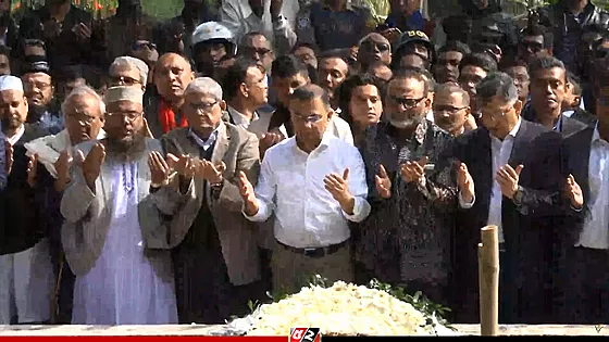 শহীদ ওসমান হাদির কবর জিয়ারত করলেন তারেক রহমান