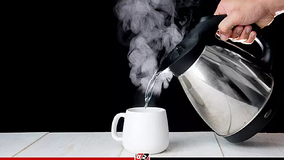 শীতের সকালে কেন কুসুম গরম পানি পান করা উচিত?